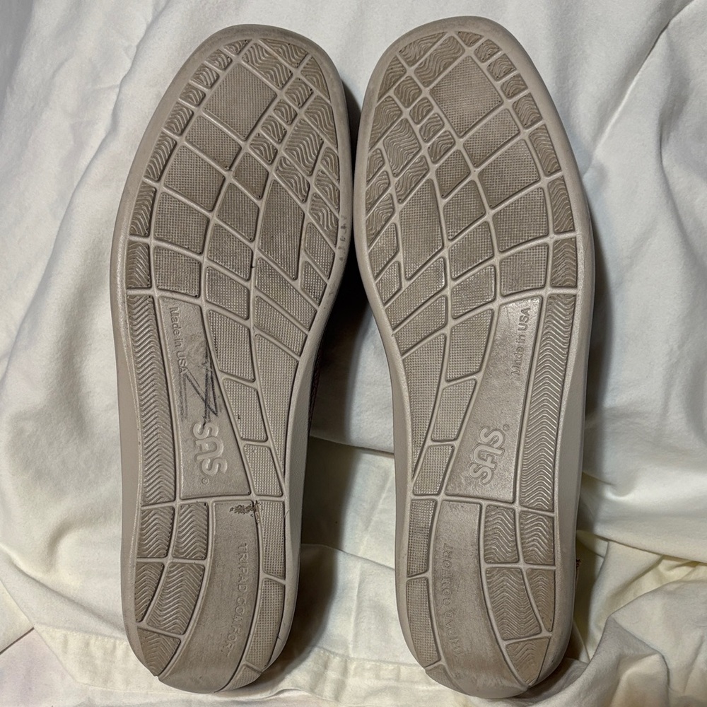 SAS Men's Tan Leather Slip-On Loafers - Picture 6 of 6